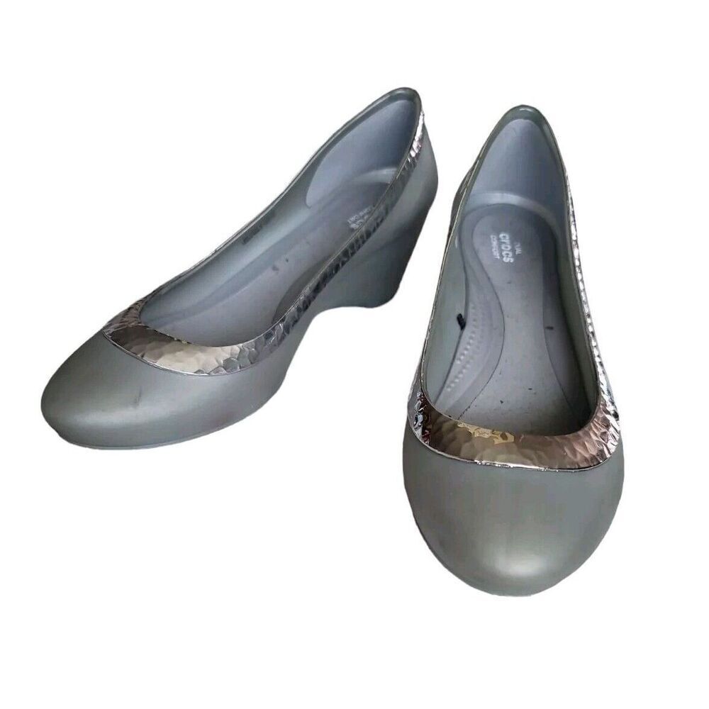 CROCS LINA Wedge Slip On Gray Silver Hammered Trim Shoes Womens Size 9